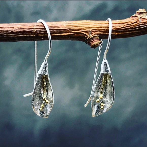 Matana Jewelry - Silver leaf earrings with touch of gold